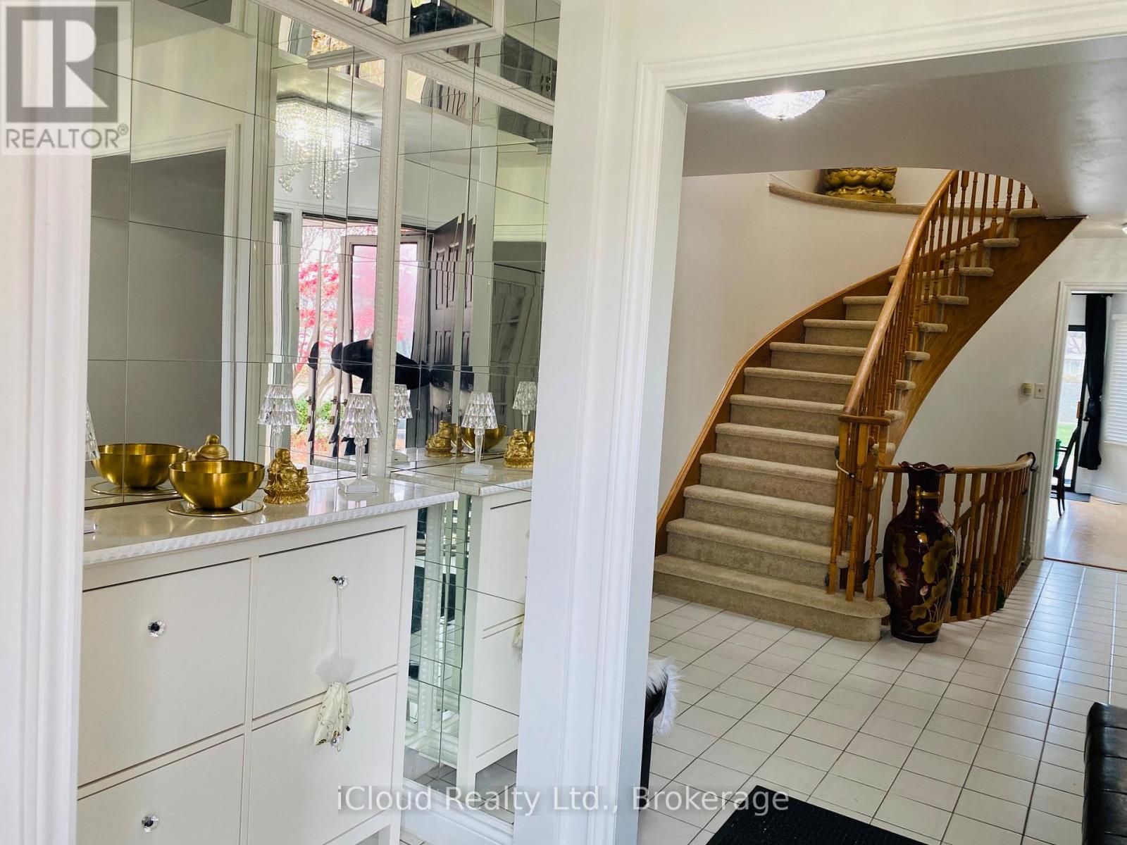 87 O'connor Crescent S, Richmond Hill, Ontario  L4C 7N9 - Photo 8 - N12549648