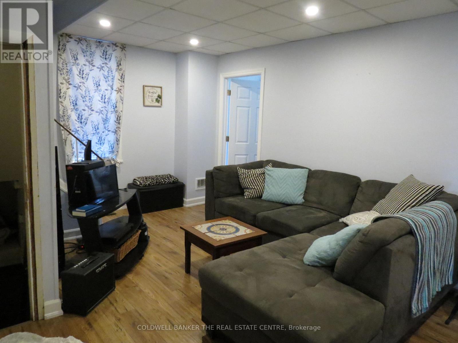 51 Robert Street W, Penetanguishene, Ontario  L9M 1N1 - Photo 14 - S12549636