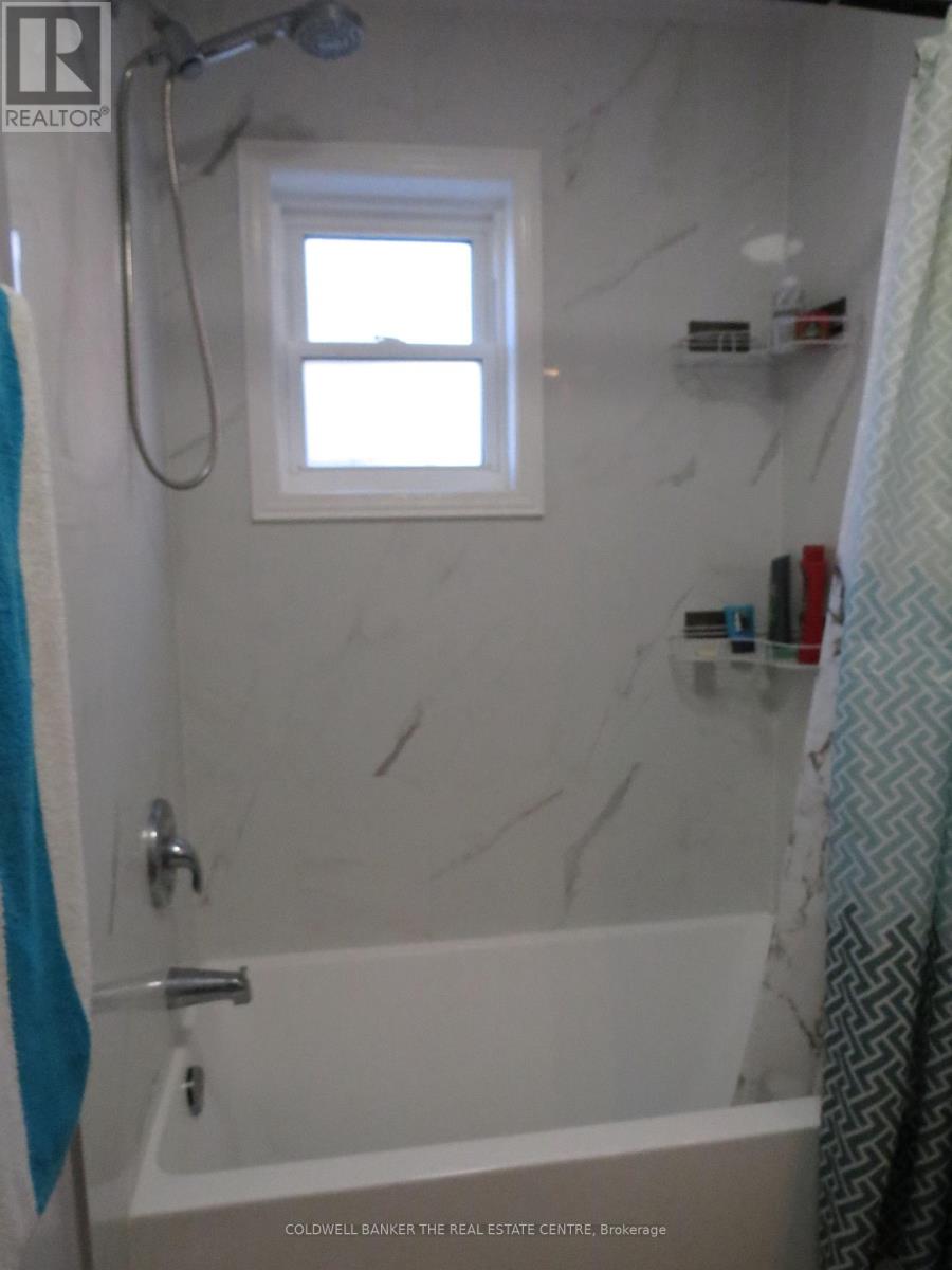 51 Robert Street W, Penetanguishene, Ontario  L9M 1N1 - Photo 16 - S12549636