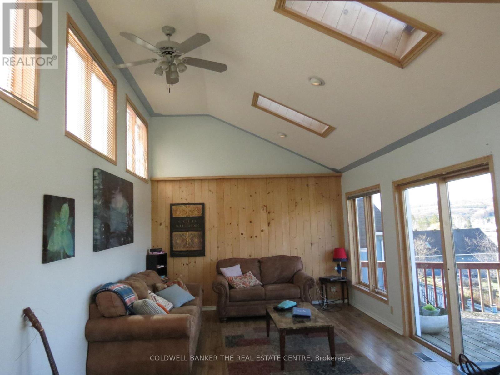 51 Robert Street W, Penetanguishene, Ontario  L9M 1N1 - Photo 8 - S12549636