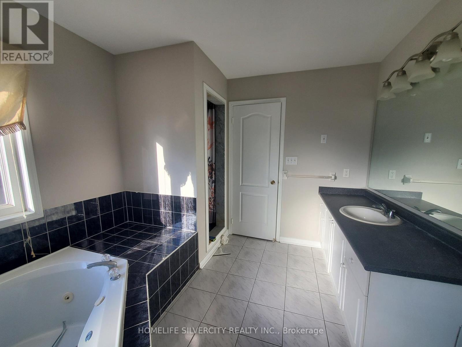 Unit 1-Upper Level - 700 Peter Robertson Boulevard, Brampton, Ontario  L6R 1L7 - Photo 11 - W12549634