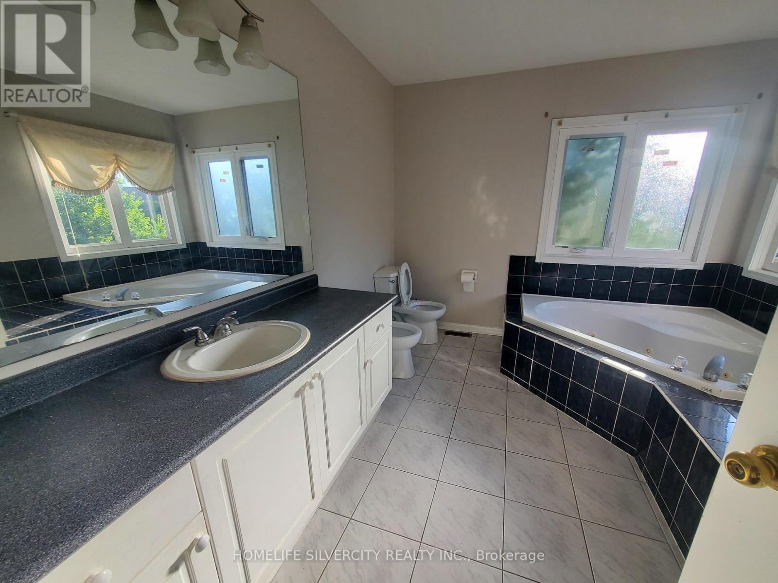 Unit 1-Upper Level - 700 Peter Robertson Boulevard, Brampton, Ontario  L6R 1L7 - Photo 9 - W12549634