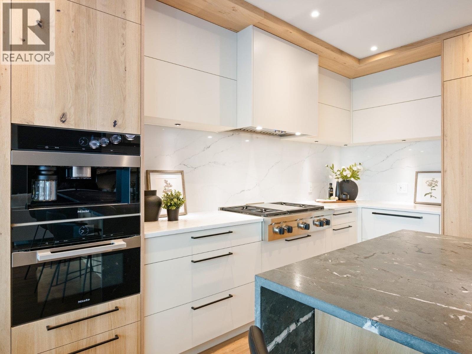 7653 Seven O'clock Drive, Pemberton, British Columbia  V0N 2L3 - Photo 8 - R3064259