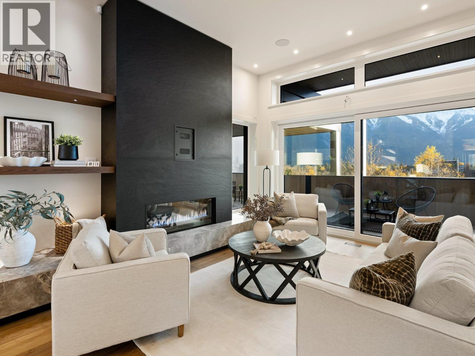 7653 Seven O'clock Drive, Pemberton, British Columbia  V0N 2L3 - Photo 3 - R3064259