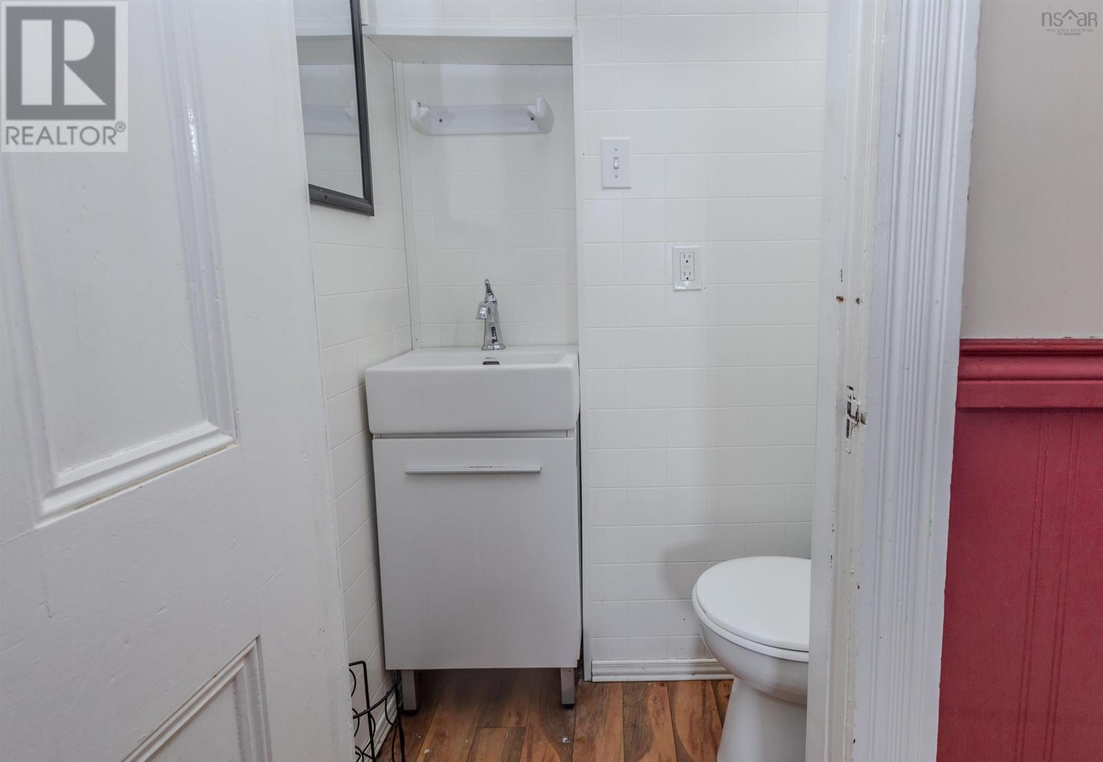 71 Sheriff Avenue, Sydney, Nova Scotia  B1P 2P6 - Photo 13 - 202528047