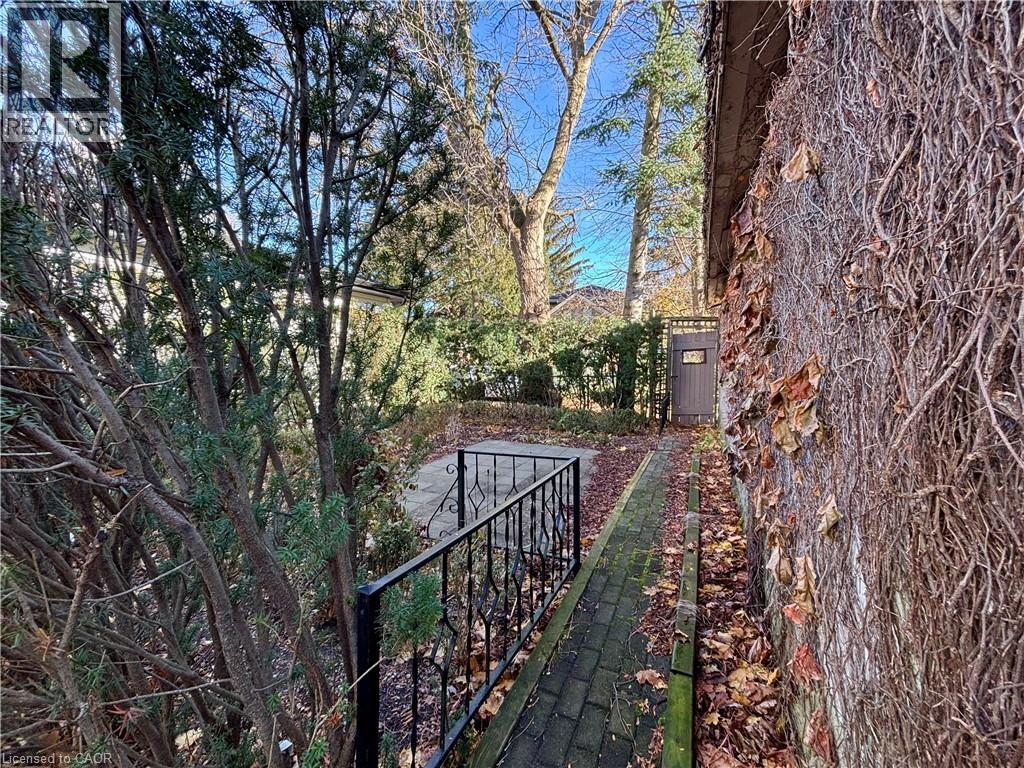 34 Menno Street, Waterloo, Ontario  N2L 2A7 - Photo 48 - 40787605