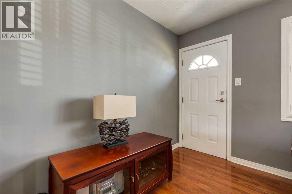 4603 79 Street Nw, Calgary, Alberta  T3B 2P1 - Photo 4 - A2270272