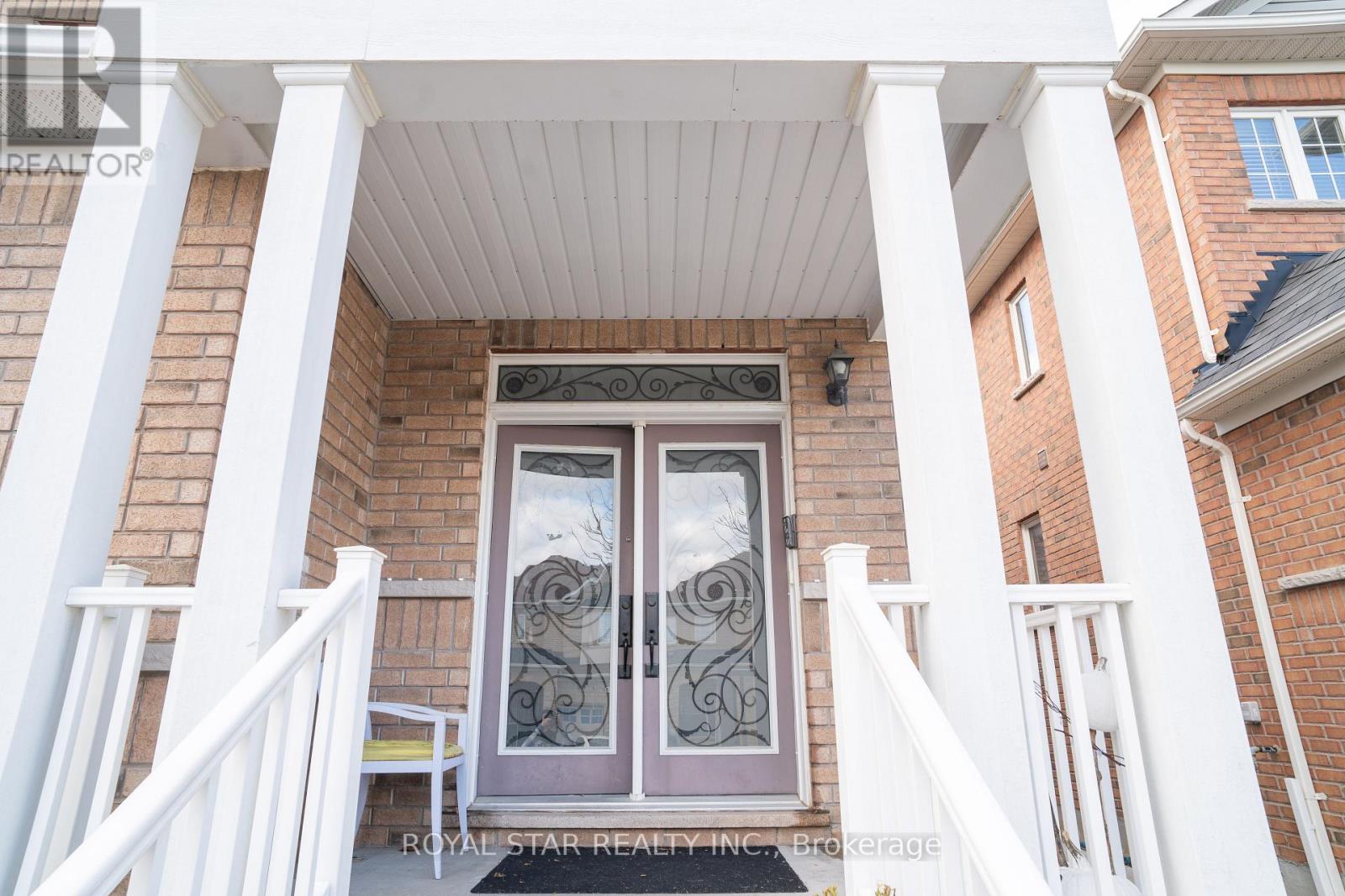 80 Summitgreen Crescent, Brampton, Ontario  L6R 0T6 - Photo 2 - W12549662