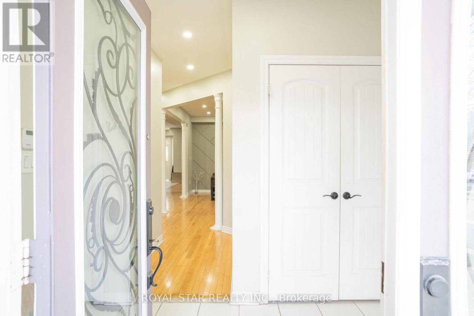 80 Summitgreen Crescent, Brampton, Ontario  L6R 0T6 - Photo 3 - W12549662