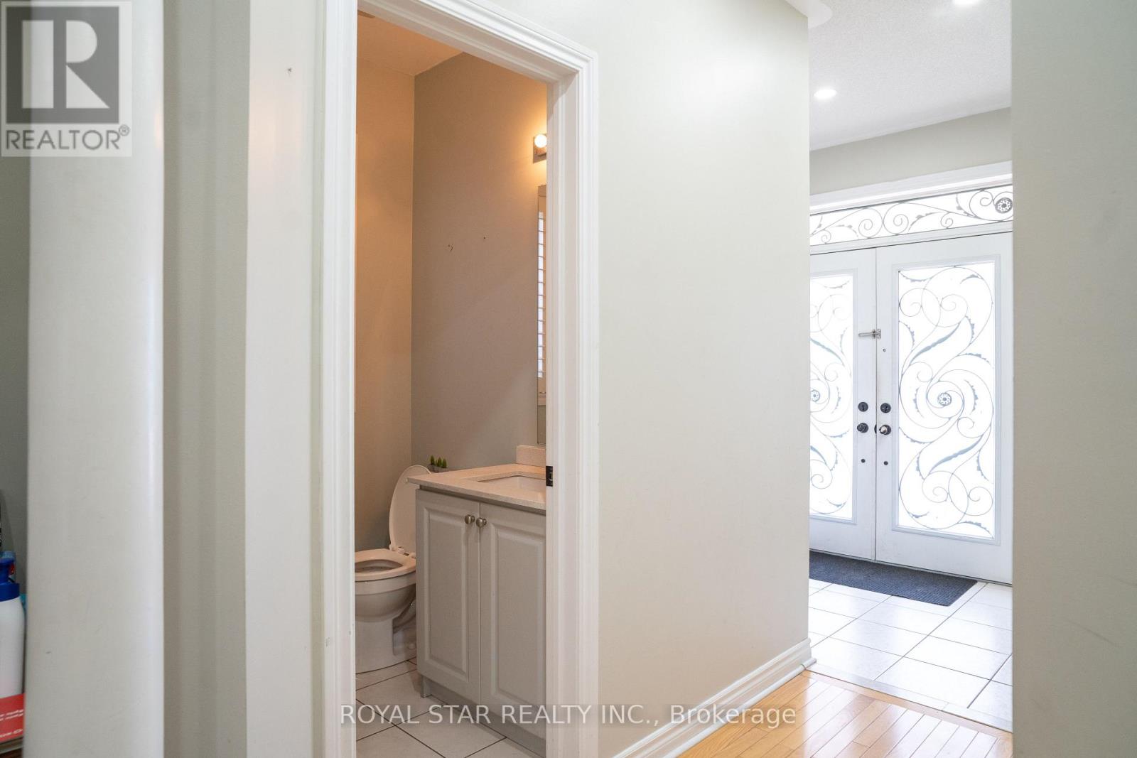 80 Summitgreen Crescent, Brampton, Ontario  L6R 0T6 - Photo 4 - W12549662