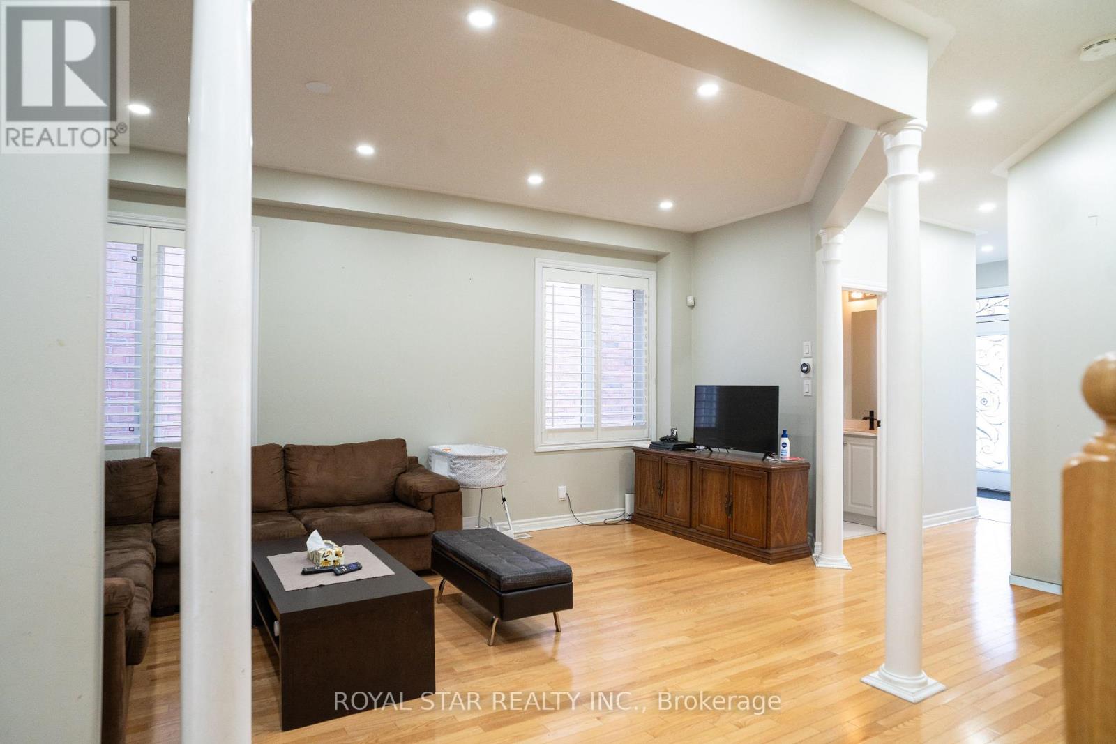 80 Summitgreen Crescent, Brampton, Ontario  L6R 0T6 - Photo 7 - W12549662