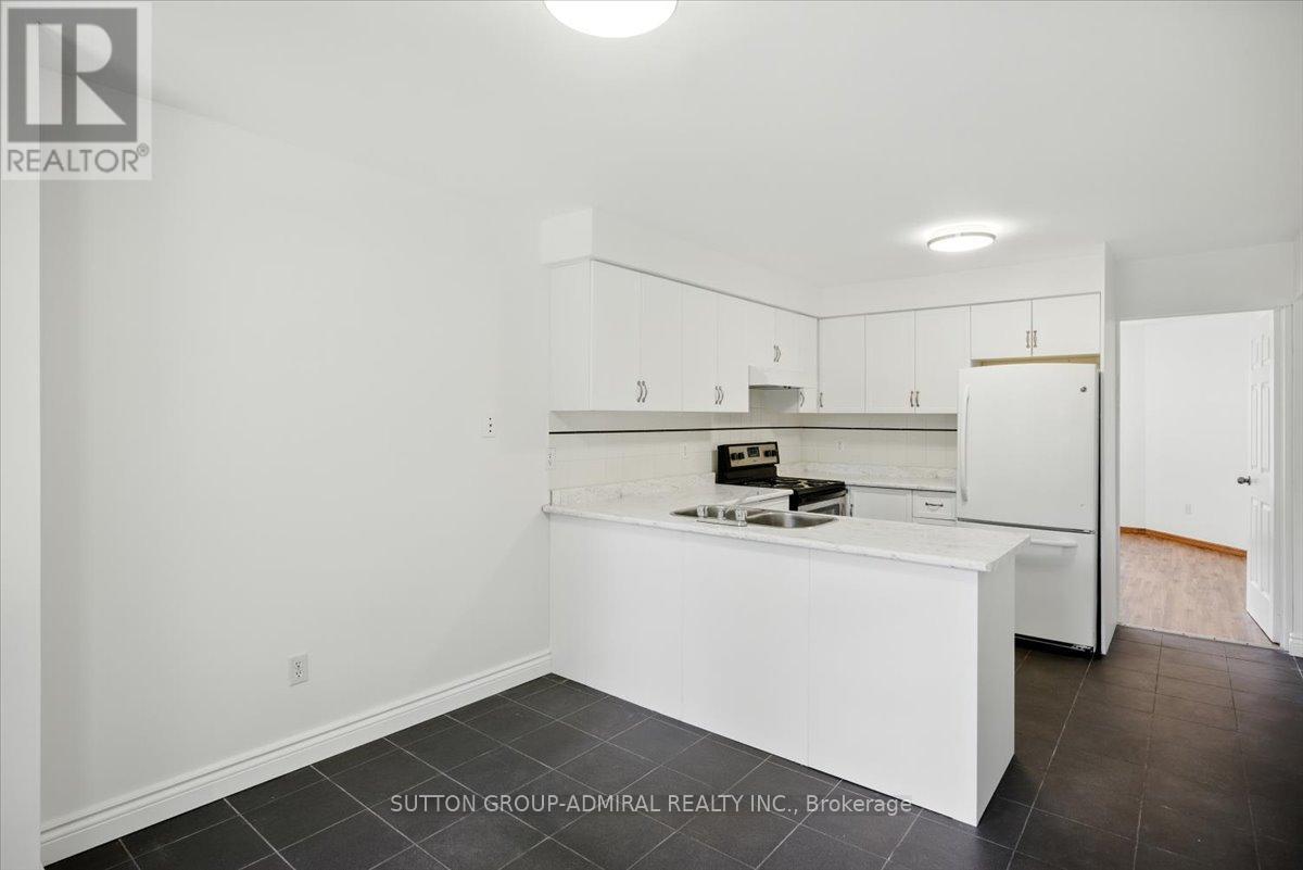 137 Chelwood Drive, Vaughan, Ontario  L4J 7C6 - Photo 4 - N12360632