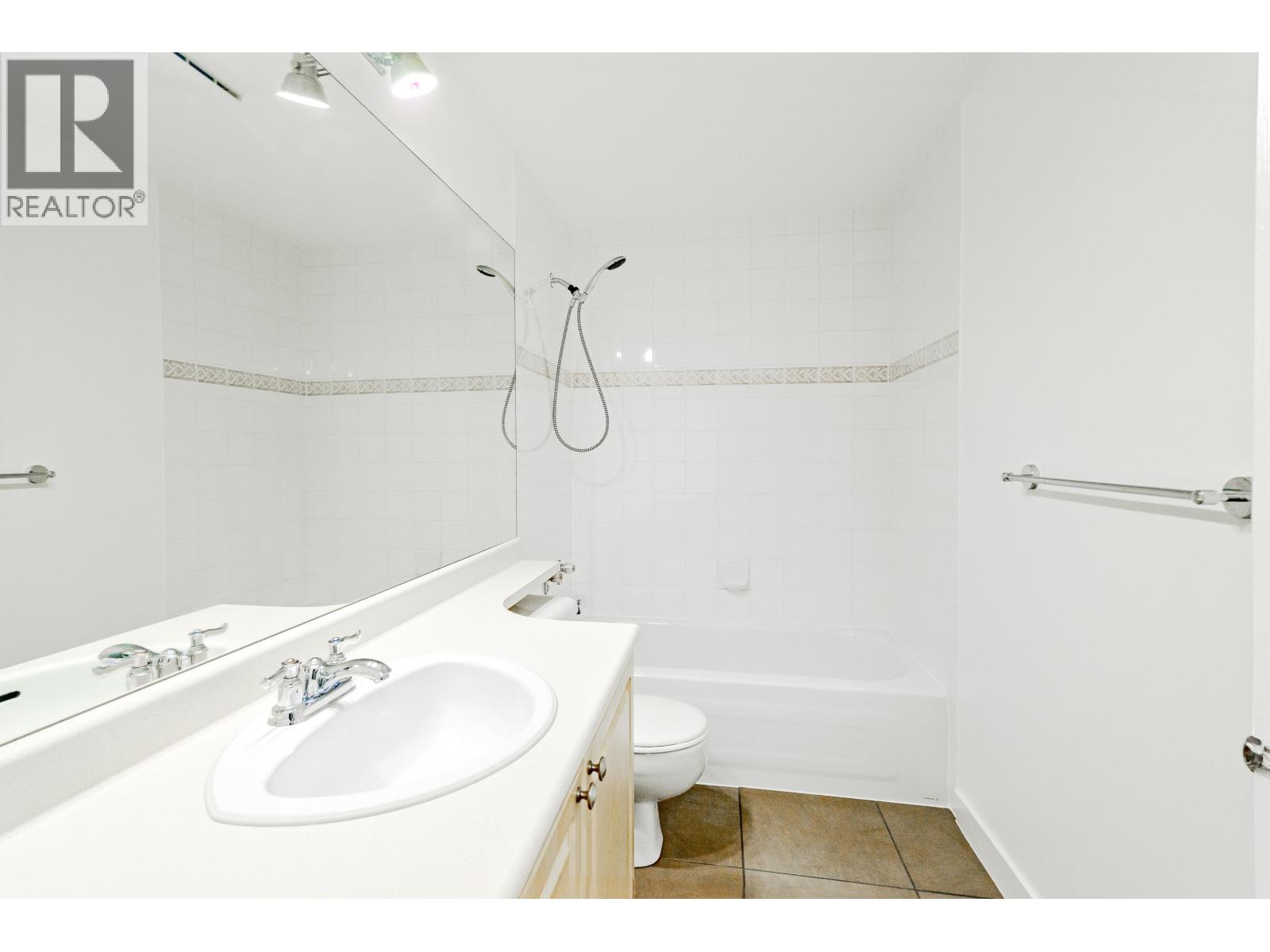 105 11519 Burnett Street, Maple Ridge, British Columbia  V2X 6P3 - Photo 14 - R3067736