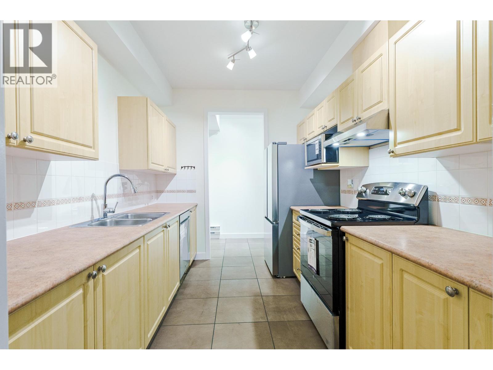 105 11519 Burnett Street, Maple Ridge, British Columbia  V2X 6P3 - Photo 8 - R3067736