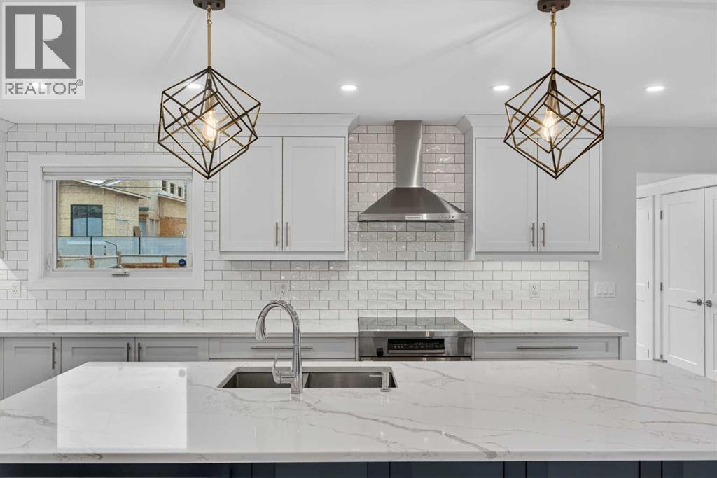 3704 58 Avenue Sw, Calgary, Alberta  T3E 5H6 - Photo 9 - A2270110