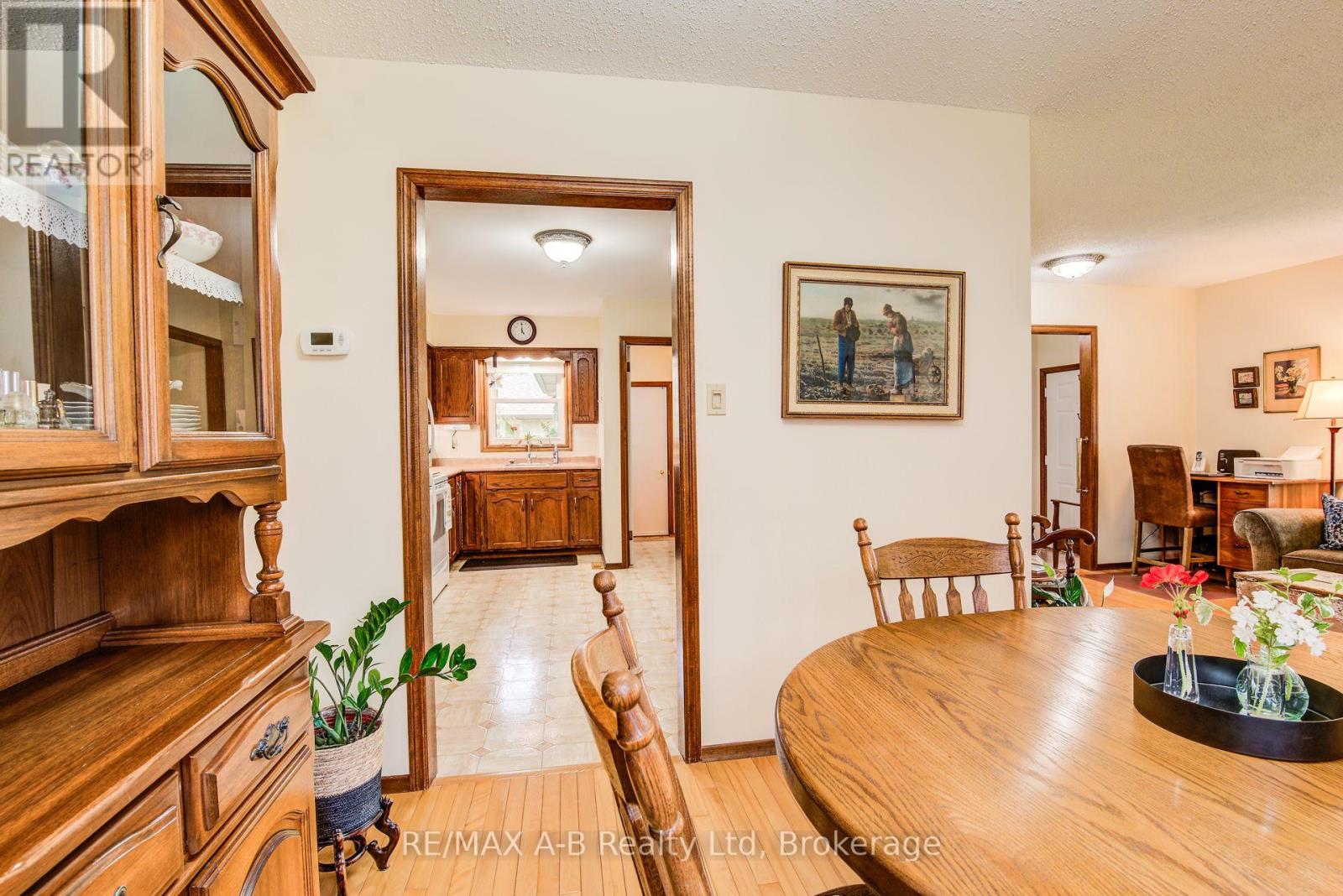 80 Queen Street, East Zorra-Tavistock, Ontario  N0B 2R0 - Photo 12 - X12373567