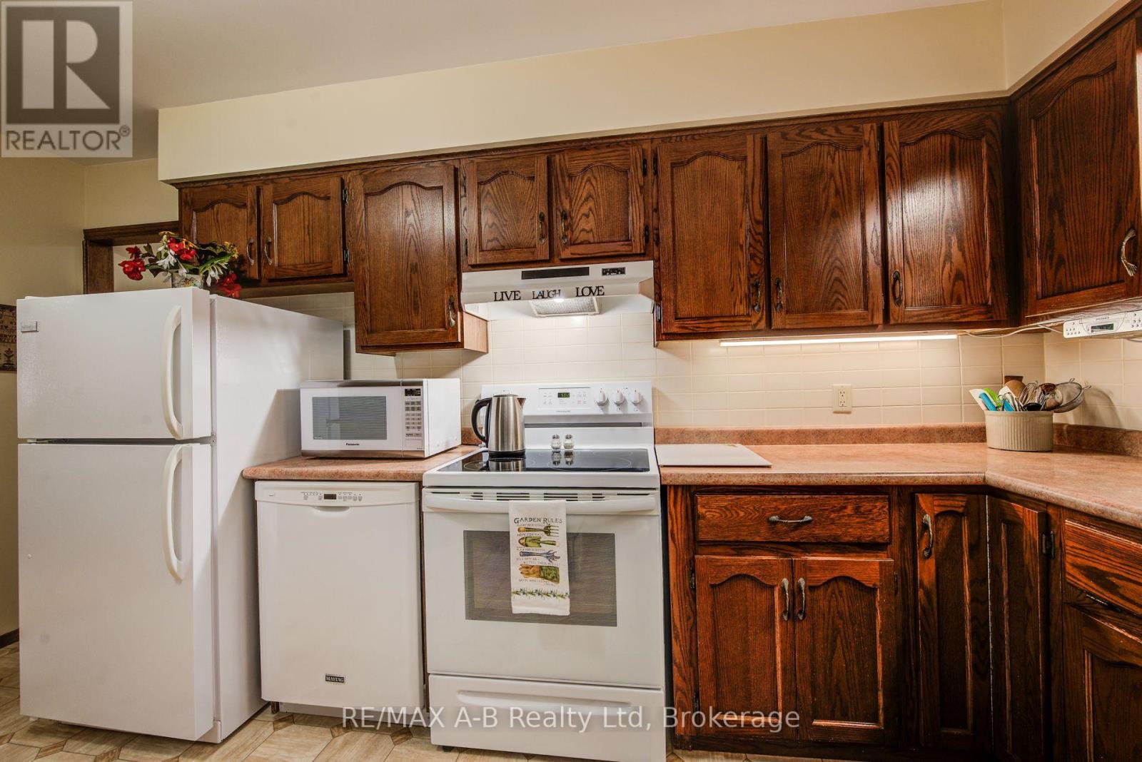 80 Queen Street, East Zorra-Tavistock, Ontario  N0B 2R0 - Photo 17 - X12373567