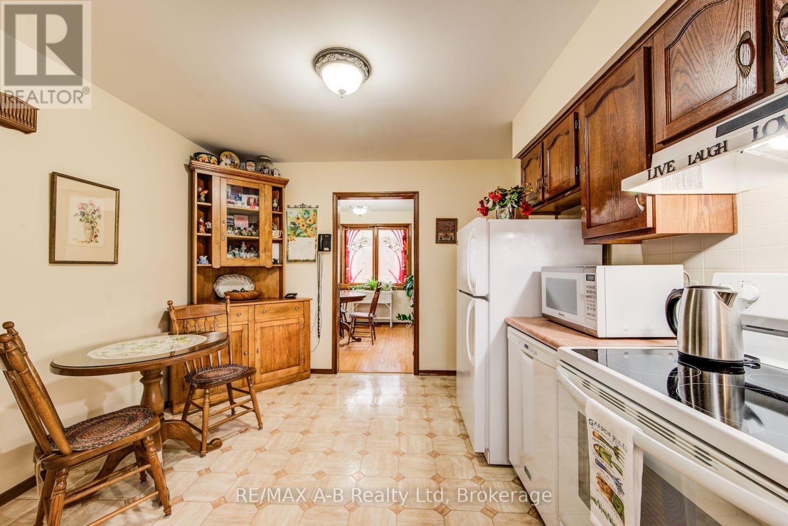 80 Queen Street, East Zorra-Tavistock, Ontario  N0B 2R0 - Photo 16 - X12373567