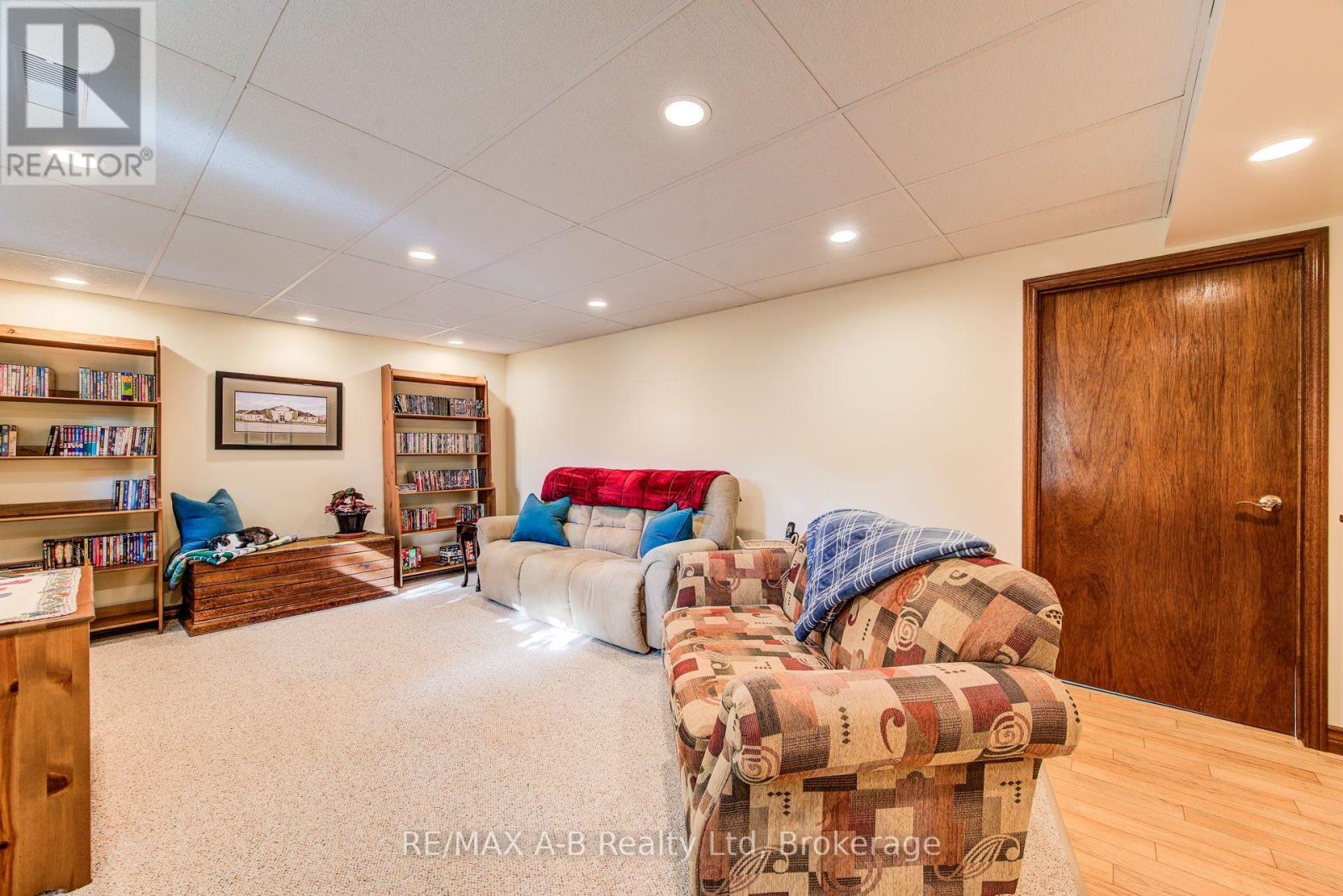 80 Queen Street, East Zorra-Tavistock, Ontario  N0B 2R0 - Photo 27 - X12373567