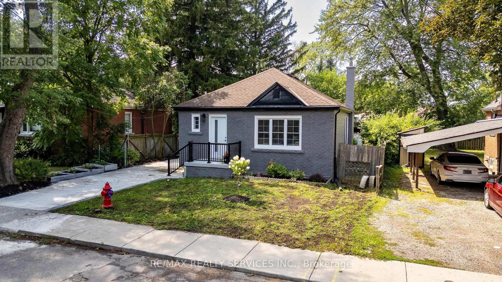 74 West 3rd Street, Hamilton, Ontario  L9C 3K3 - Photo 3 - X12549674