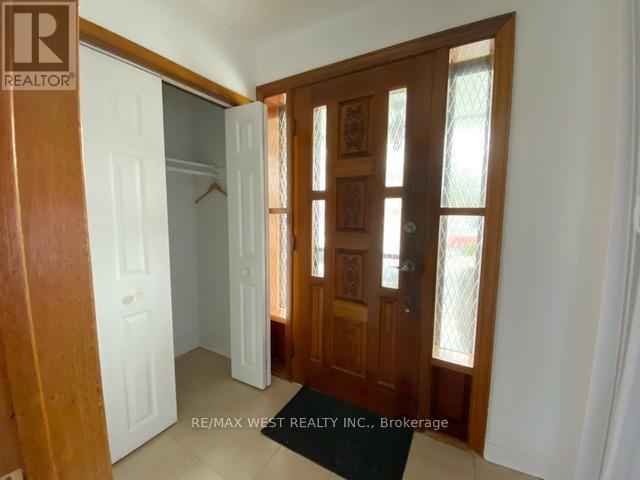 33 Starview Drive, Toronto, Ontario M9M 1K7 - Photo 4 - W12537176