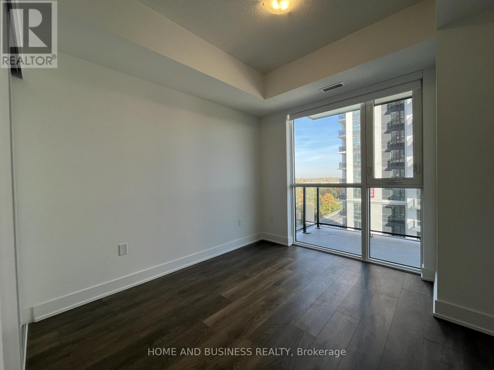 808 - 202 Burnhamthorpe Road E, Mississauga, Ontario  L5A 0B2 - Photo 4 - W12549702