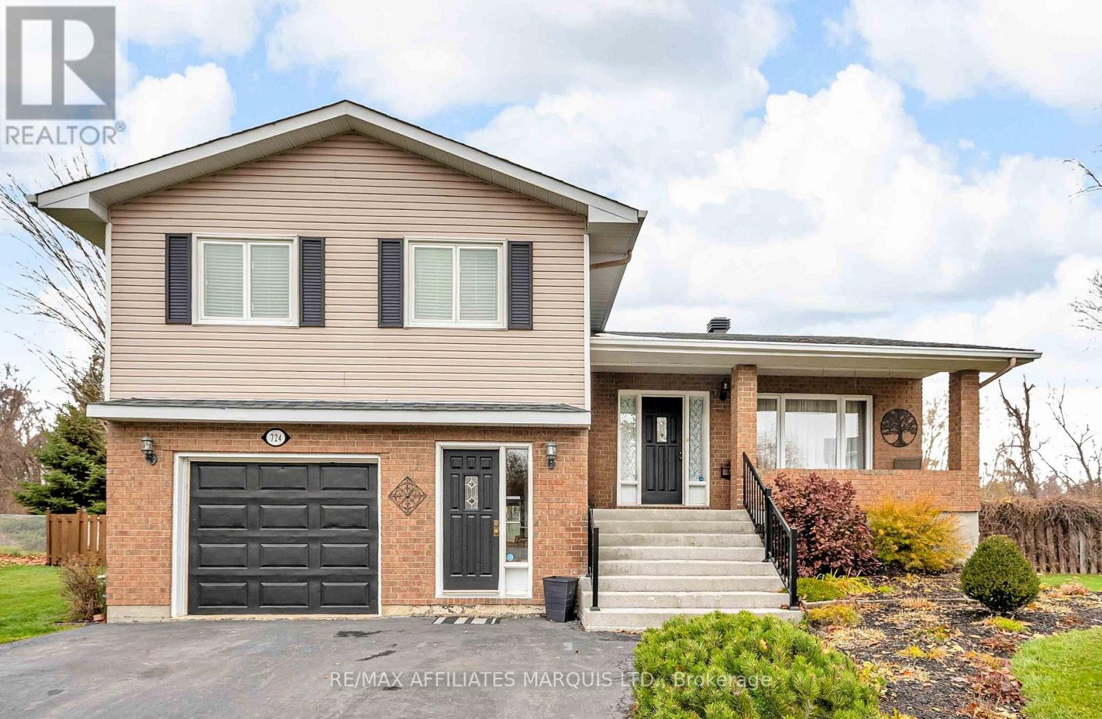 724 Jase Street, Cornwall, Ontario K6H 7E3 - Photo 2 - X12549740