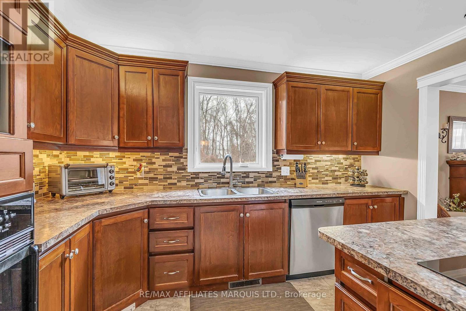 724 Jase Street, Cornwall, Ontario K6H 7E3 - Photo 9 - X12549740