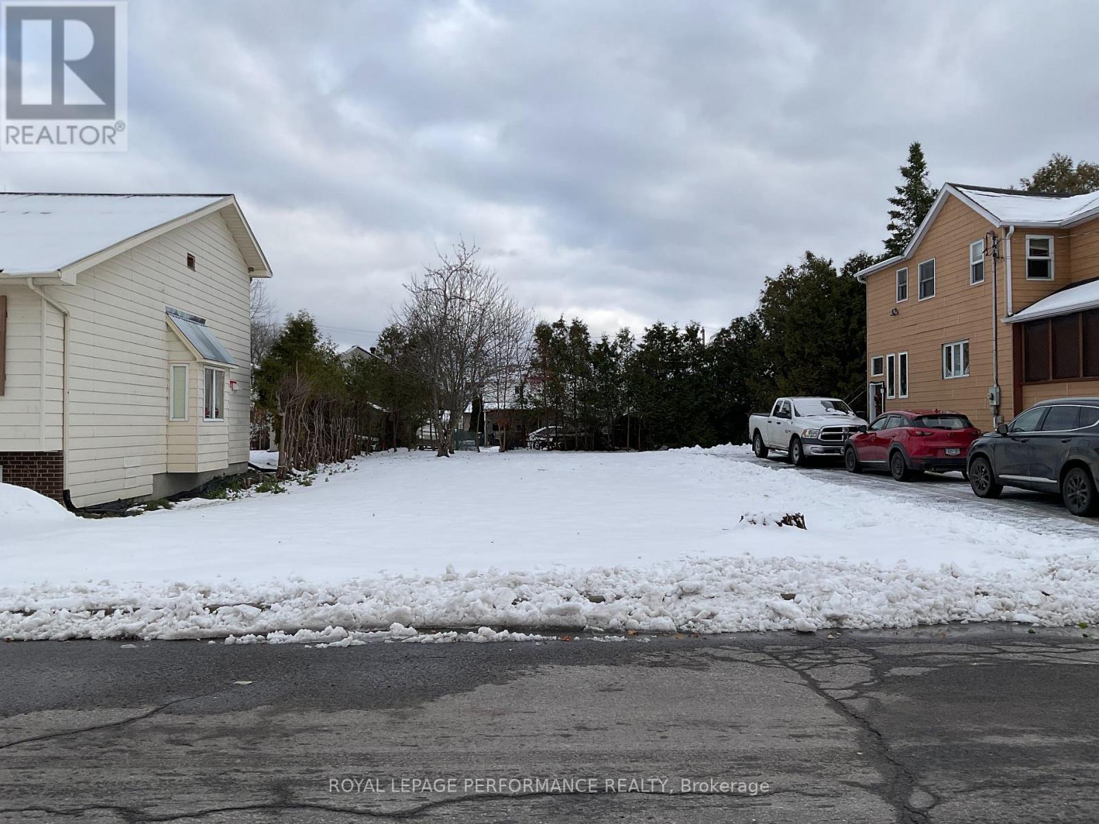 Na Kitchener Street, Hawkesbury, Ontario  K6A 2P1 - Photo 1 - X12549750