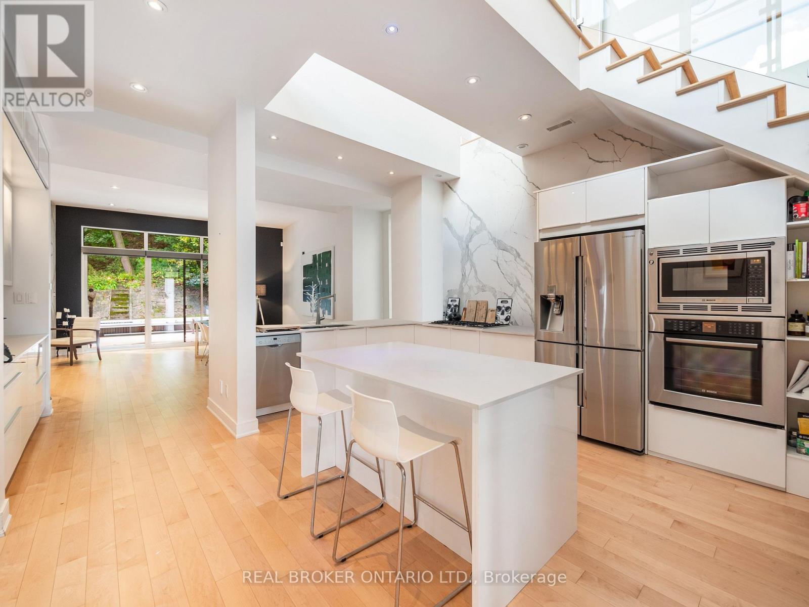 88 SOUTH KINGSWAY WAY, Toronto, Ontario