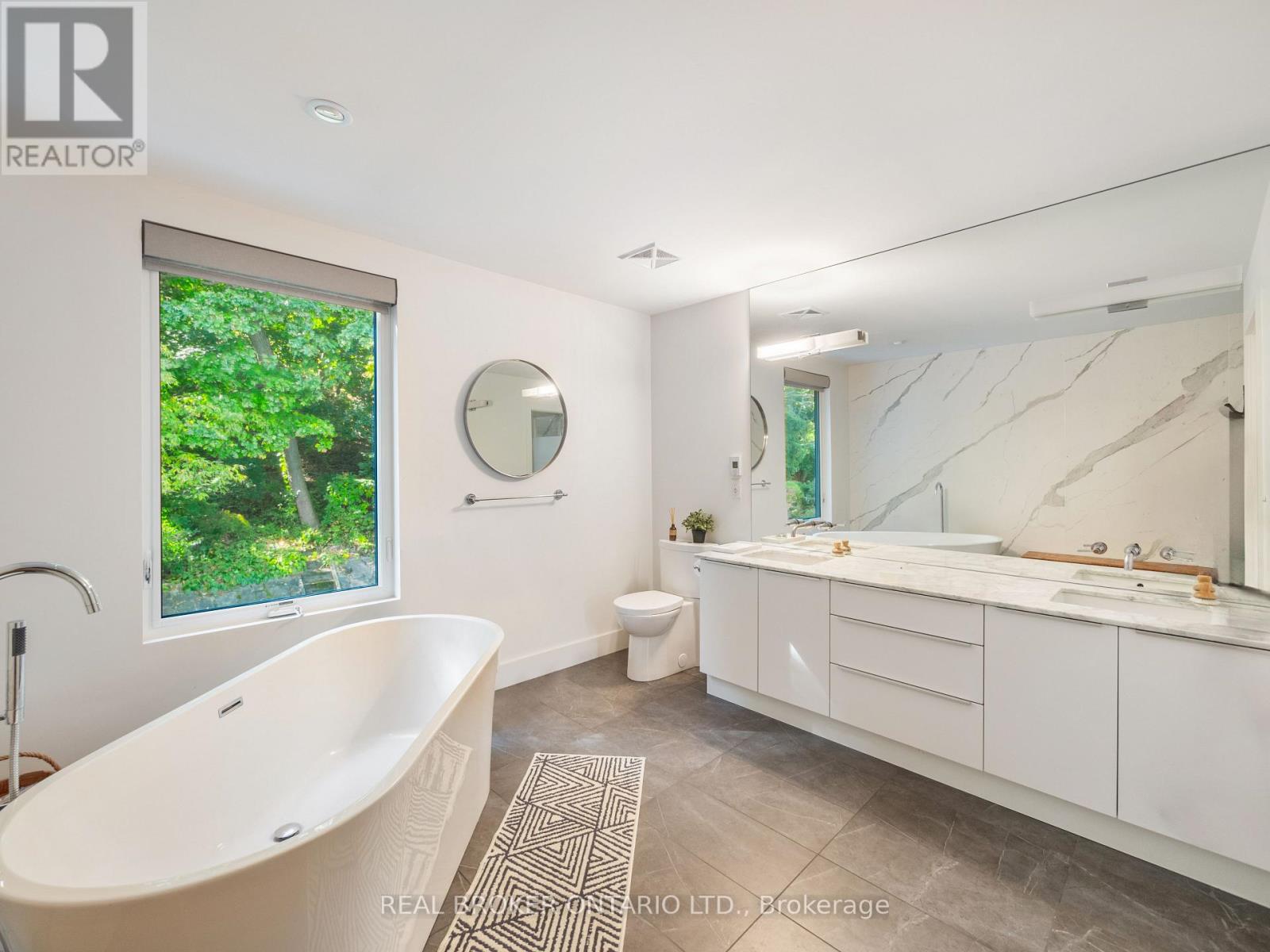 88 South Kingsway Way, Toronto, Ontario  M6S 3T3 - Photo 18 - W12549708