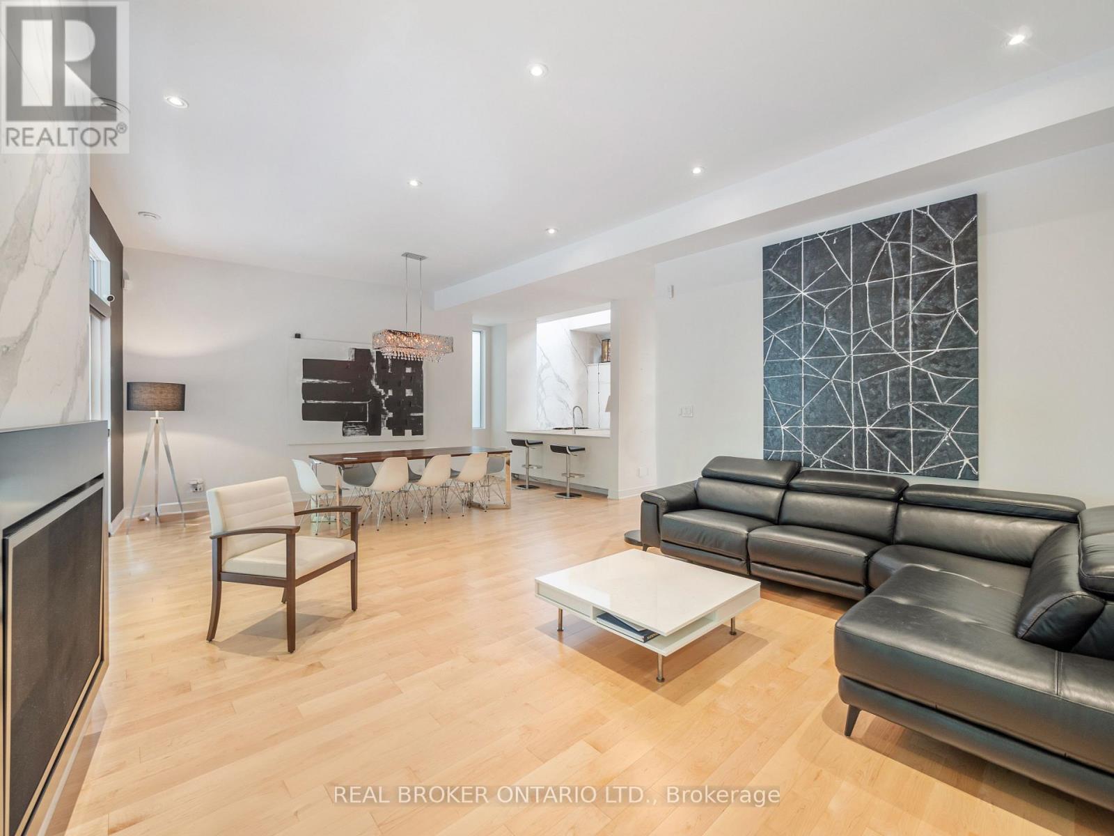 88 South Kingsway Way, Toronto, Ontario  M6S 3T3 - Photo 8 - W12549708