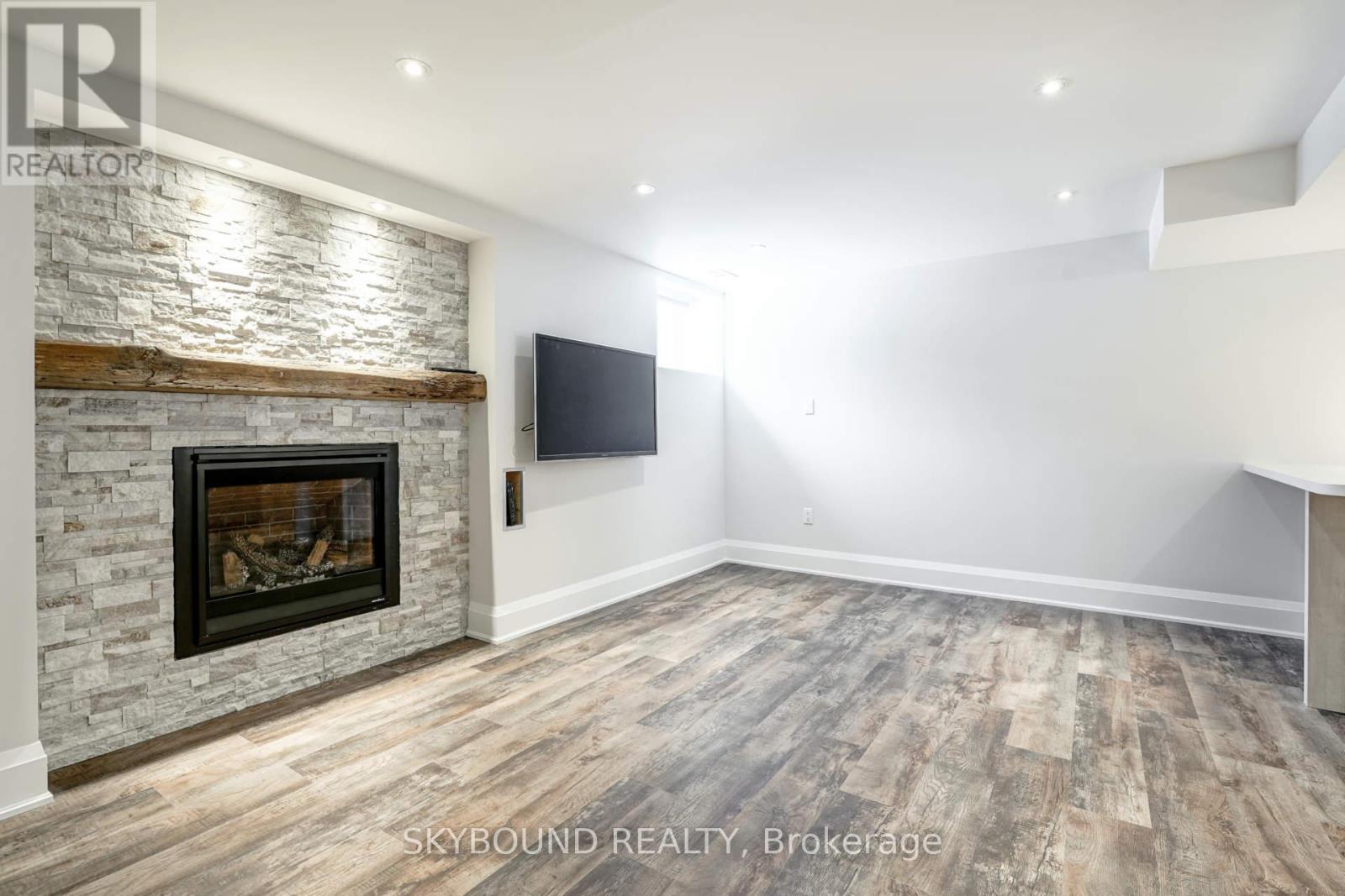 LOWER - 40 VICTOR AVENUE, Toronto, Ontario