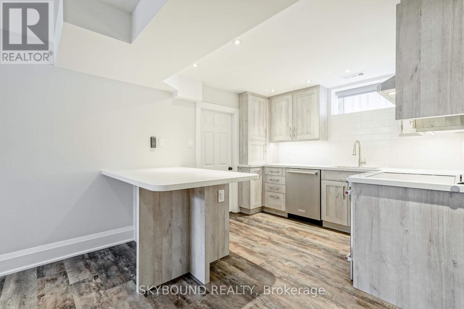 Lower - 40 Victor Avenue, Toronto, Ontario  M8V 2L9 - Photo 10 - W12549718