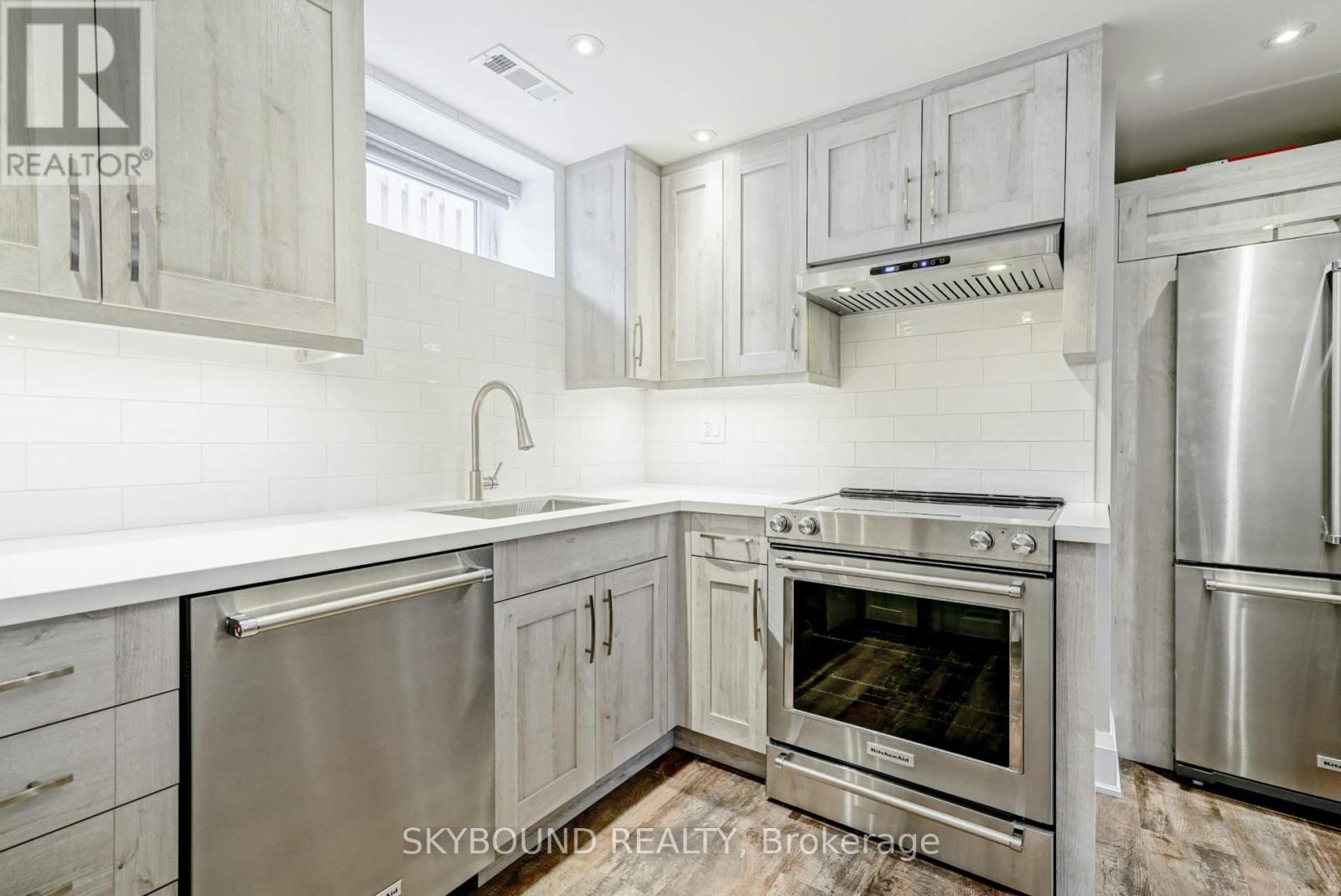 Lower - 40 Victor Avenue, Toronto, Ontario  M8V 2L9 - Photo 11 - W12549718