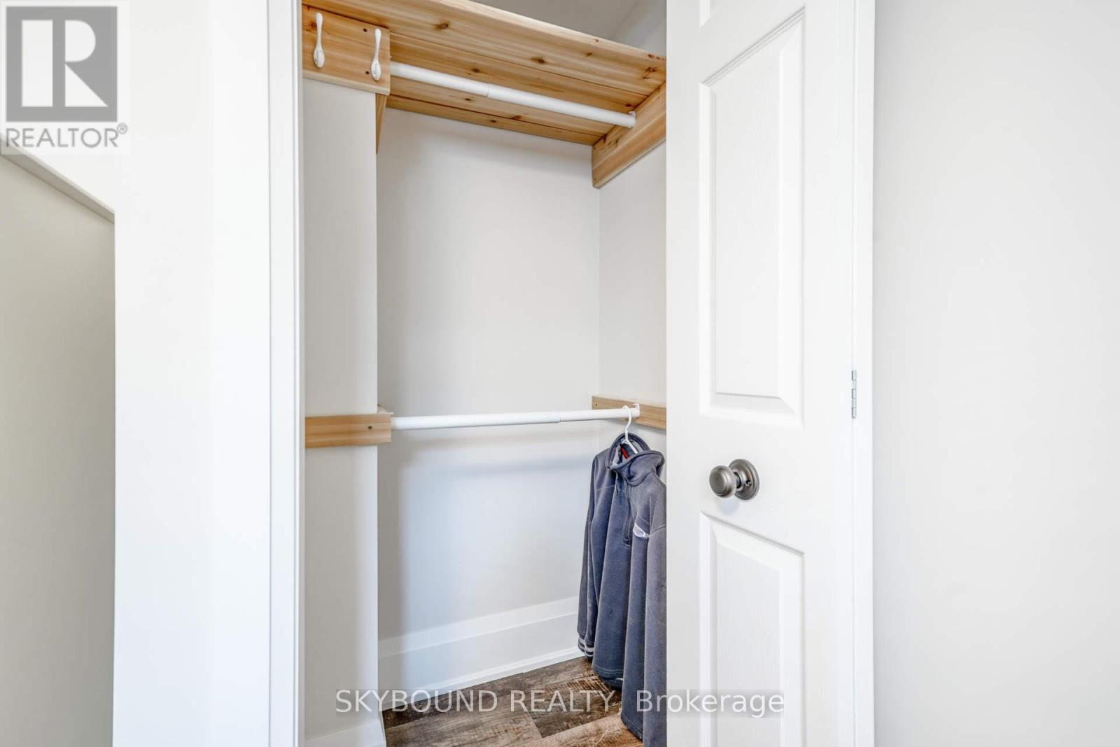 Lower - 40 Victor Avenue, Toronto, Ontario  M8V 2L9 - Photo 17 - W12549718