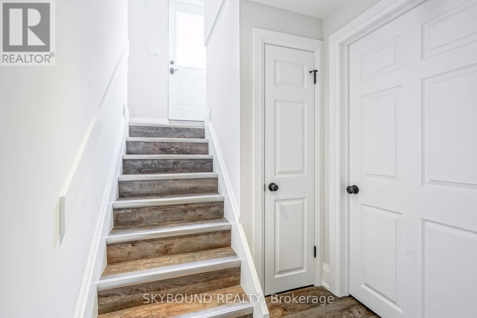 Lower - 40 Victor Avenue, Toronto, Ontario  M8V 2L9 - Photo 4 - W12549718