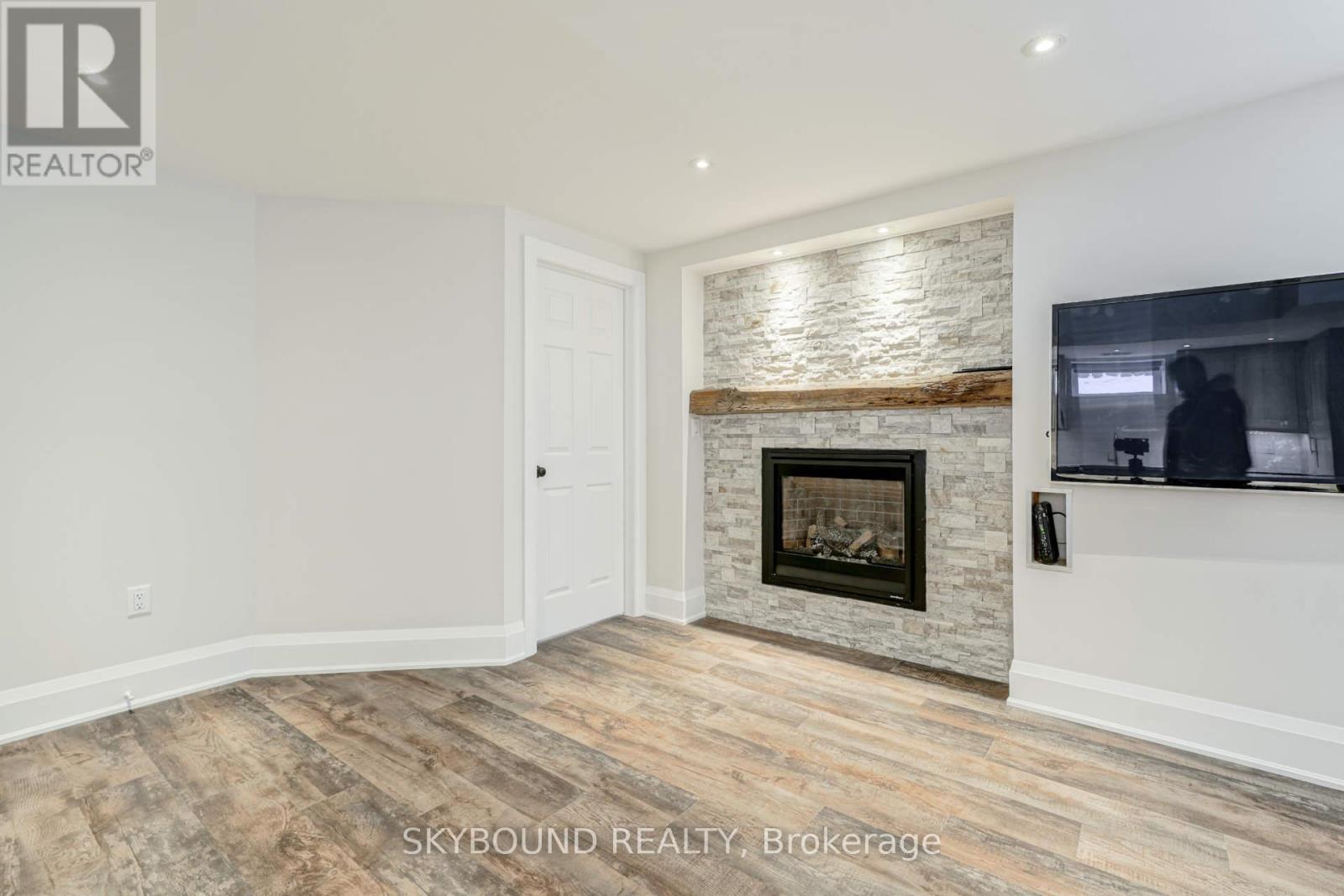 Lower - 40 Victor Avenue, Toronto, Ontario  M8V 2L9 - Photo 5 - W12549718