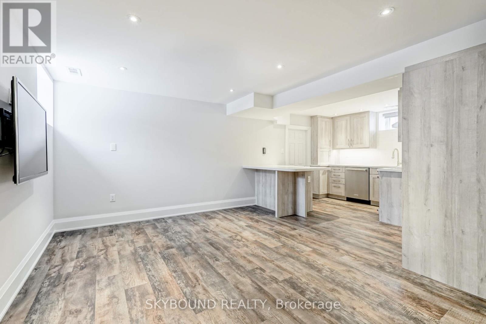 Lower - 40 Victor Avenue, Toronto, Ontario  M8V 2L9 - Photo 8 - W12549718