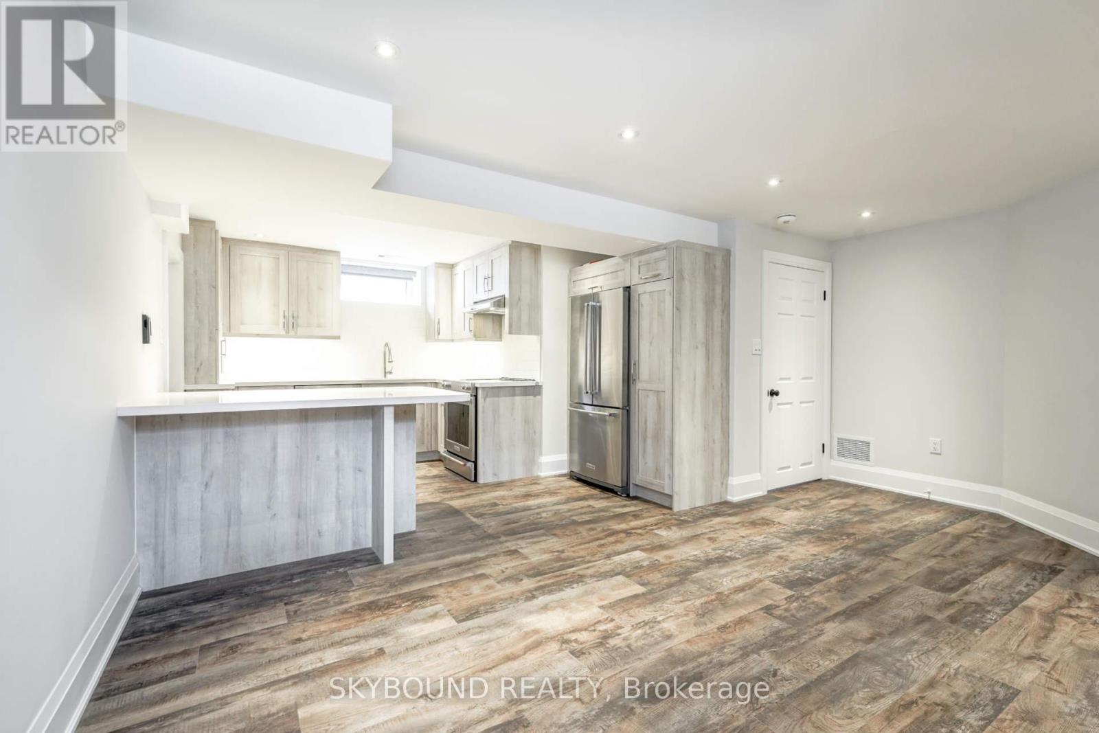 Lower - 40 Victor Avenue, Toronto, Ontario  M8V 2L9 - Photo 9 - W12549718