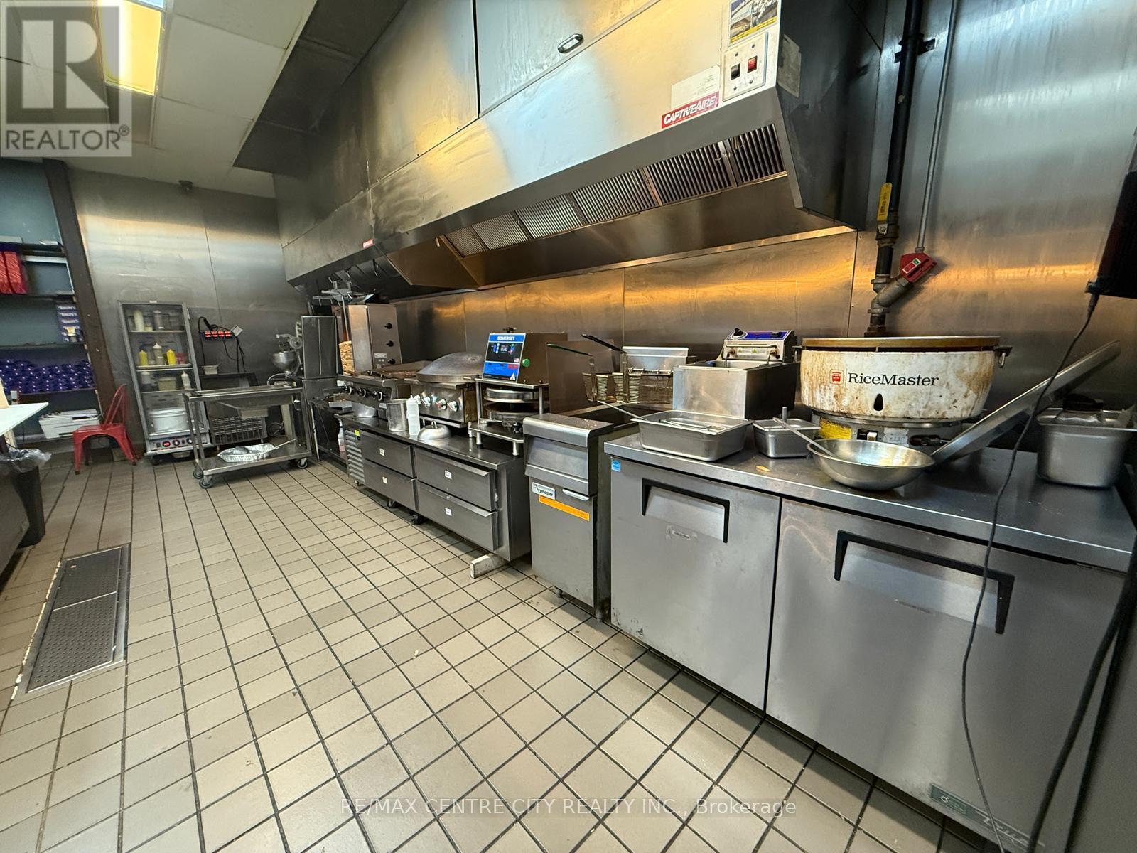 795 Wonderland Road S, London South, Ontario N6K 3C2 - Photo 22 - X12549754