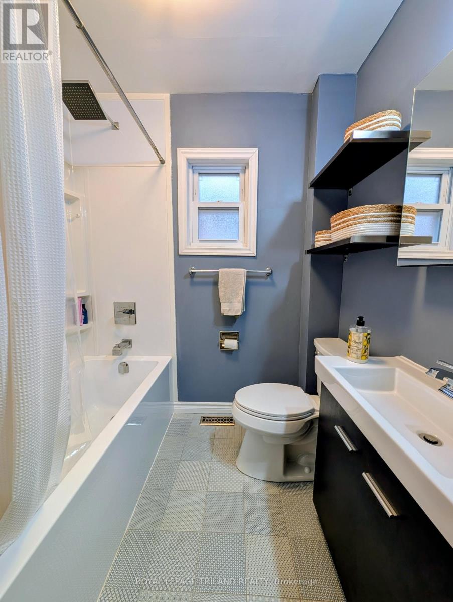 103 Springbank Drive, London South, Ontario N6J 1E5 - Photo 21 - X12549480