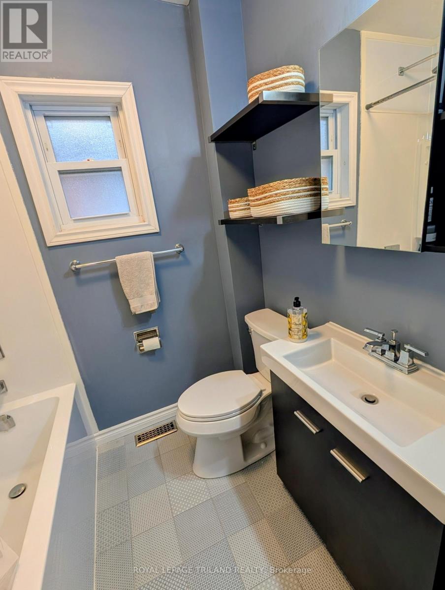 103 Springbank Drive, London South, Ontario N6J 1E5 - Photo 22 - X12549480