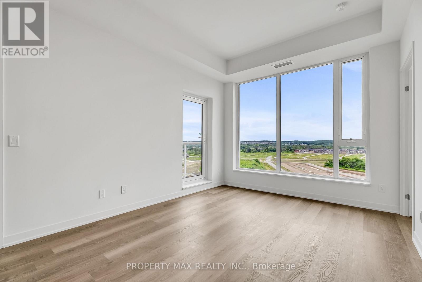 1428 - 2 David Eyer Road, Richmond Hill, Ontario L4S 0N6 - Photo 4 - N12549730