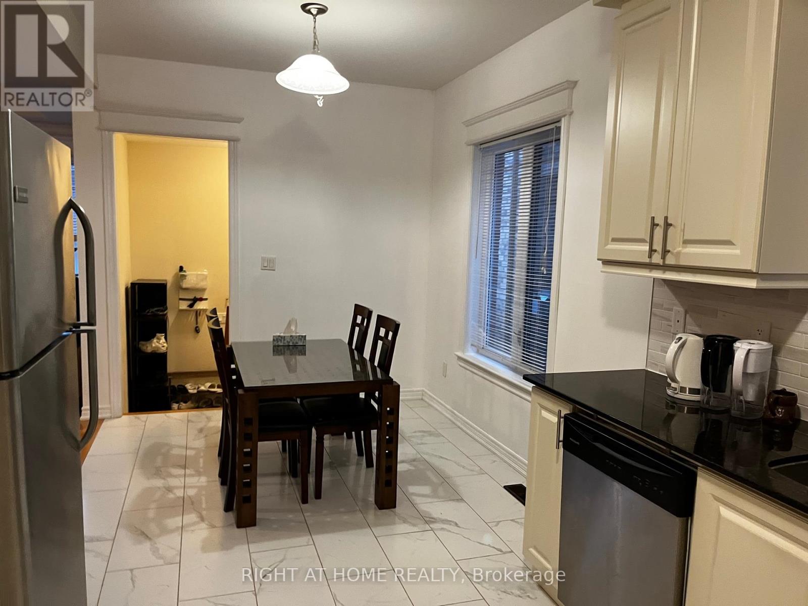 11 Calamint Lane, Richmond Hill, Ontario L4E 1C3 - Photo 10 - N12549742