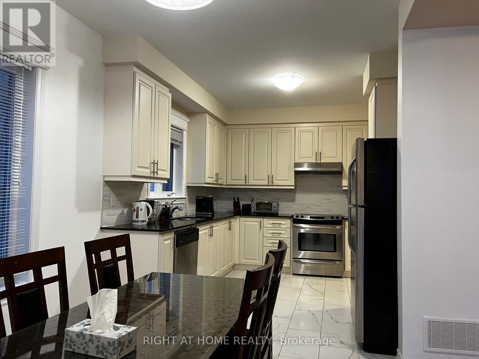 11 Calamint Lane, Richmond Hill, Ontario L4E 1C3 - Photo 15 - N12549742