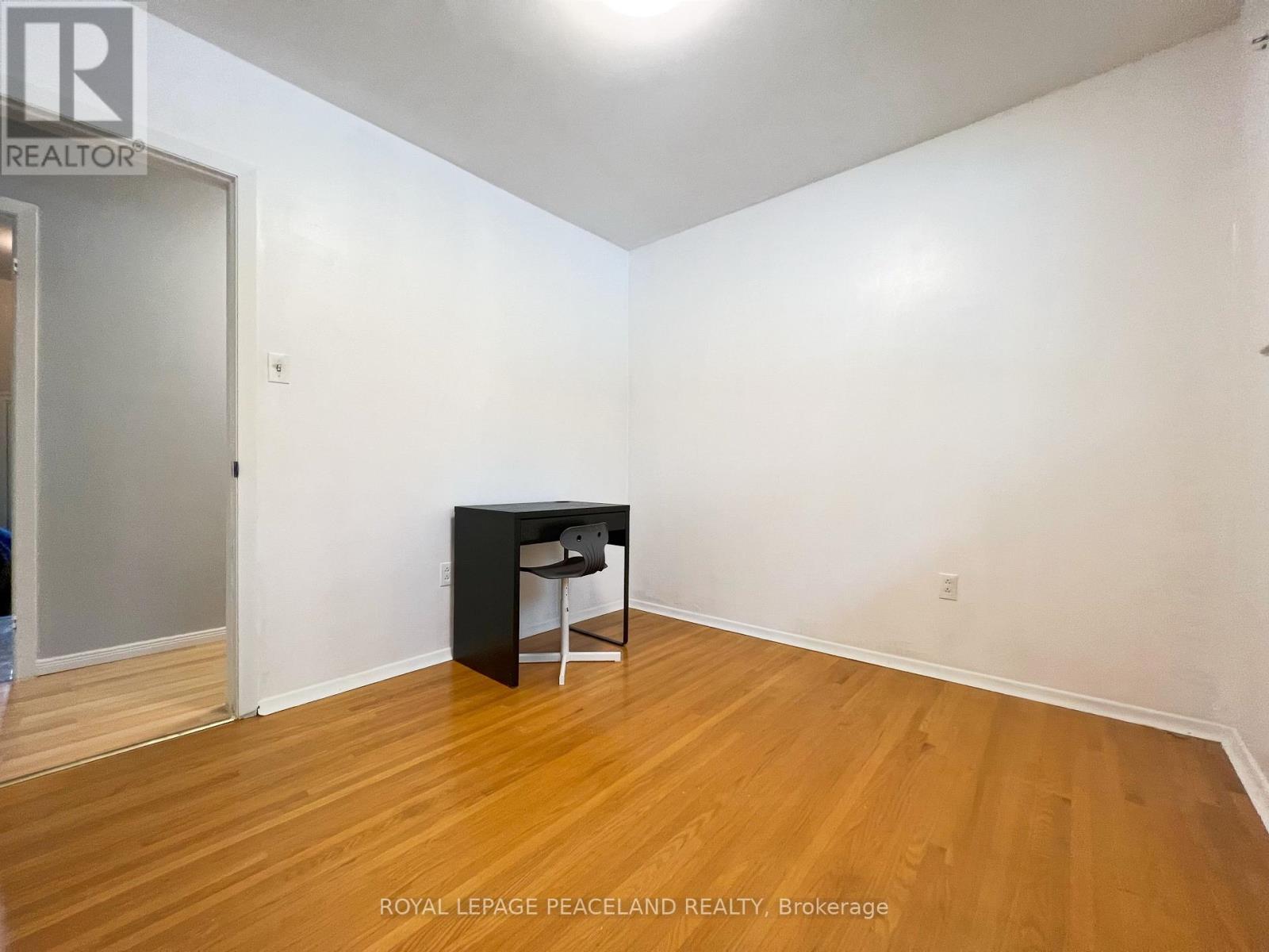 403 Denlow Avenue, Hamilton, Ontario L9C 1K1 - Photo 13 - X12549732