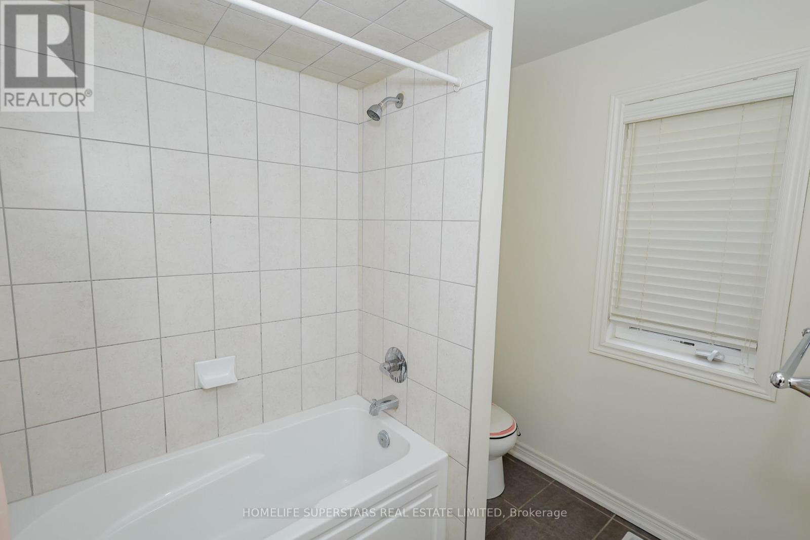 7 White Ash Road, Thorold, Ontario L2V 5G5 - Photo 16 - X12549720