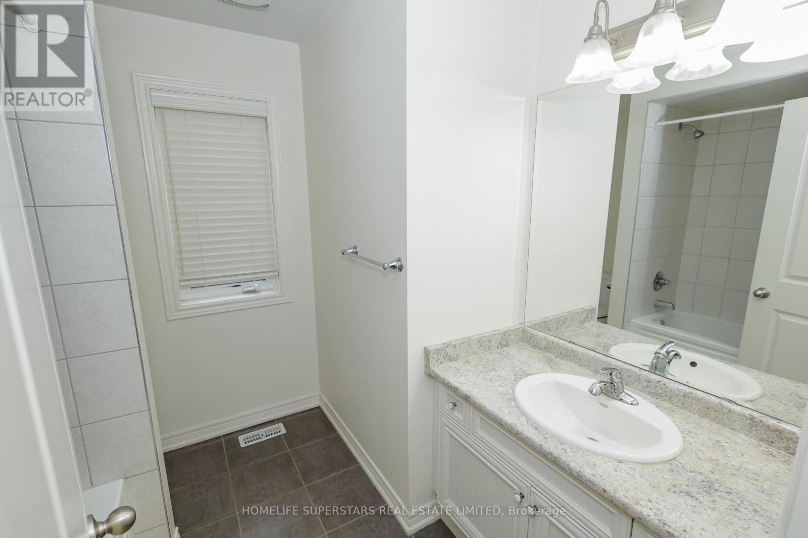 7 White Ash Road, Thorold, Ontario L2V 5G5 - Photo 15 - X12549720