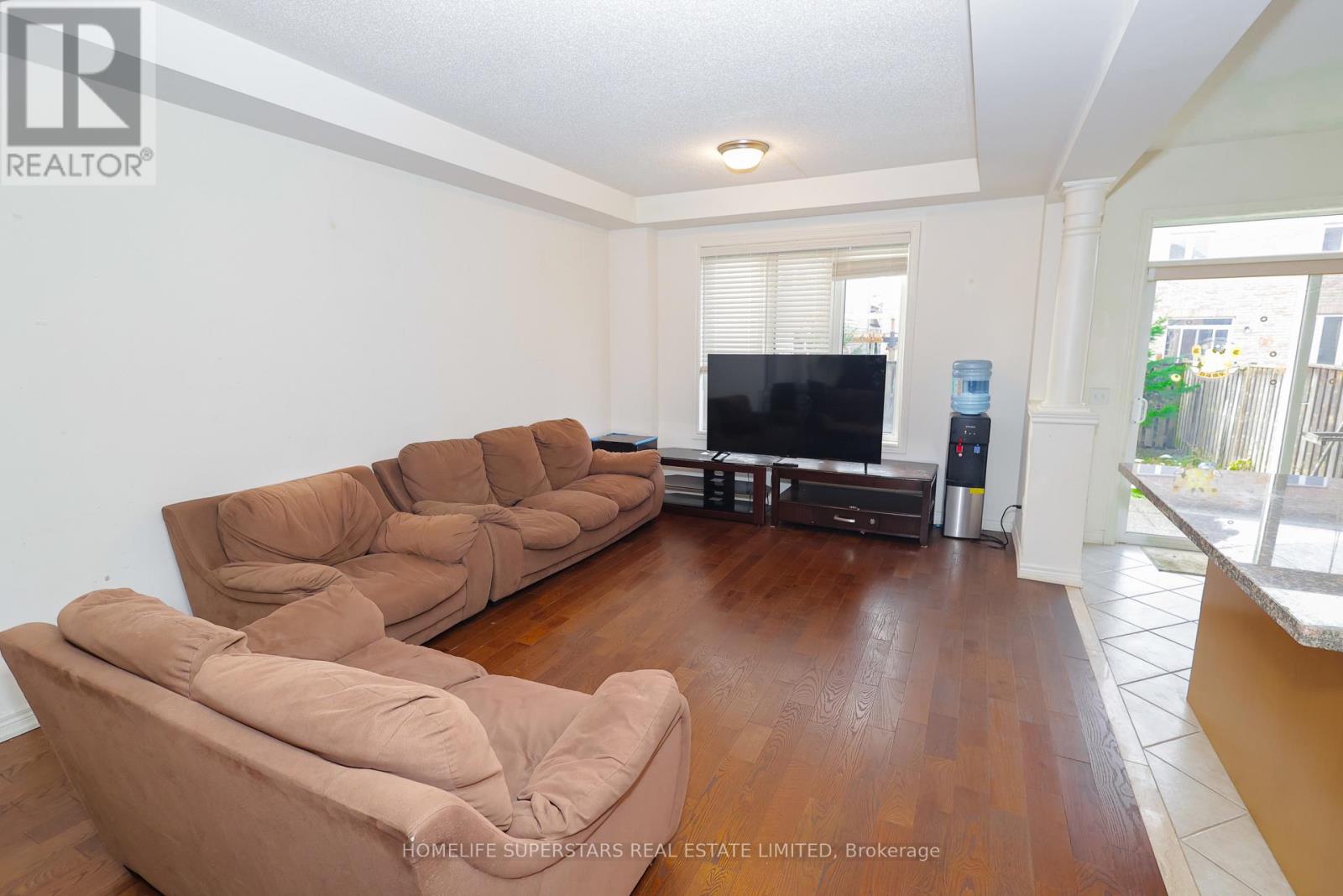 7 White Ash Road, Thorold, Ontario L2V 5G5 - Photo 6 - X12549720